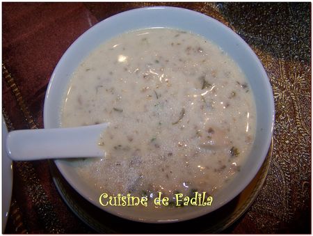 Soupe au poulet et champignons de paris