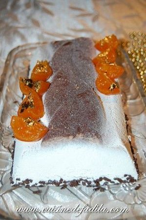 Bûche bavarois chocolat au lait fruit de la passion et clémentine confite