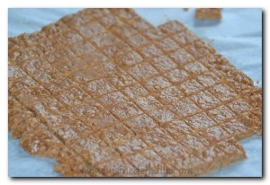 Macarons au praliné de sésame et son cœur croustillant sésame