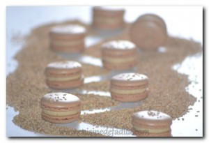 Macarons au praliné de sésame et son cœur croustillant sésame
