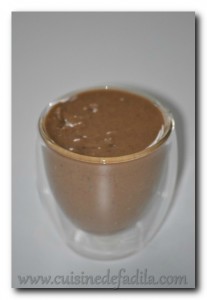 Macarons au praliné de sésame et son cœur croustillant sésame