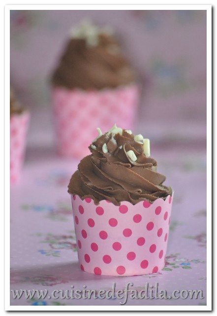 Cupcakes au chocolat et ganache montée au chocolat au lait