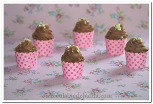 Cupcakes au chocolat et ganache montée au chocolat au lait