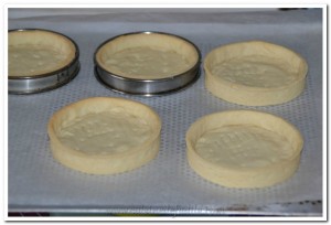 Tartelettes fruits de la Passion chocolat au lait et macarons Mogador