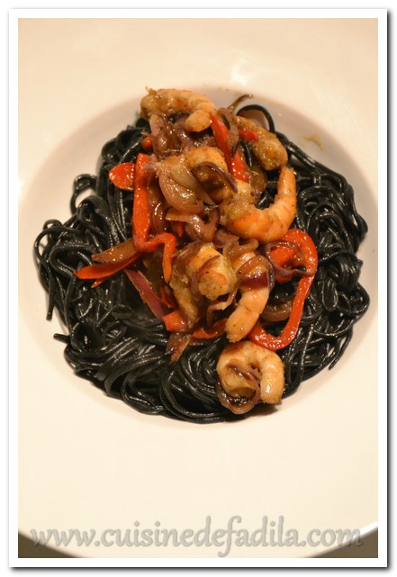Linguine maison à l'encre de seiche