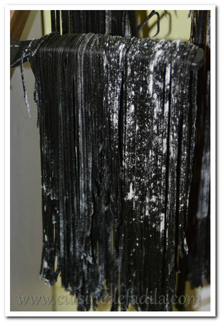Linguine maison à l'encre de seiche