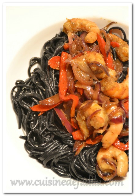 Linguine maison à l'encre de seiche