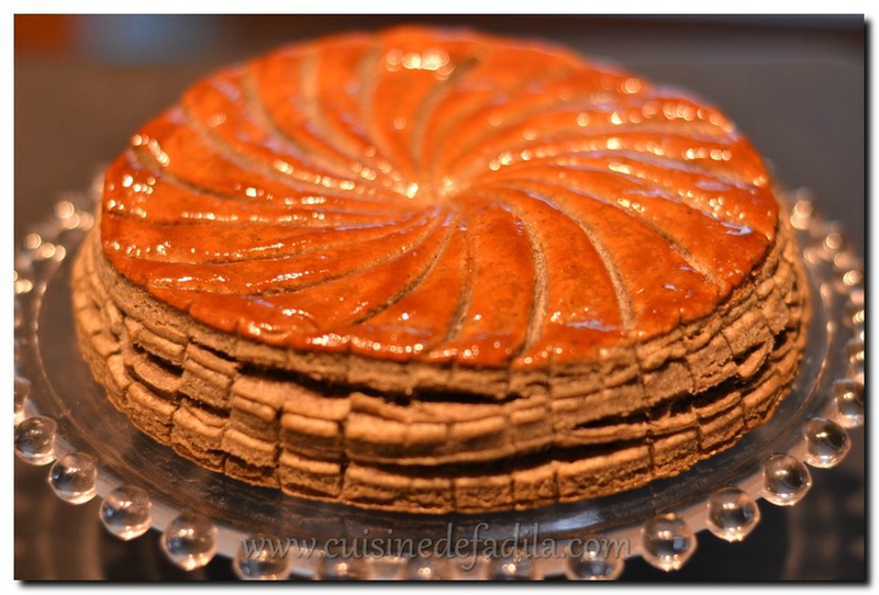 Galette des rois à la pâte de sésame noir et crème d’amande au yuzu