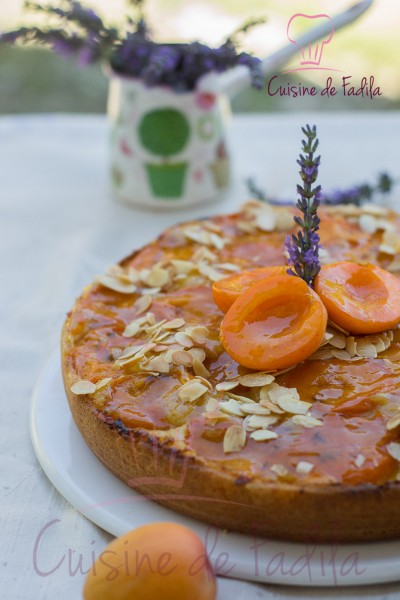 Gâteau aux abricots et à la lavande