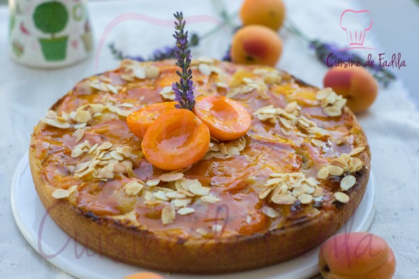 Gâteau aux abricots et à la lavande