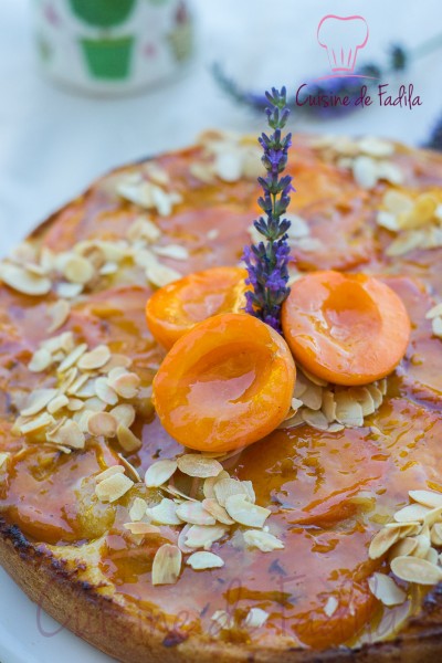 Gâteau aux abricots et à la lavande