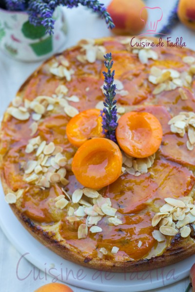 Gâteau aux abricots et à la lavande