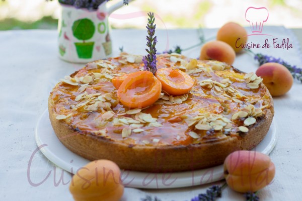 Gâteau aux abricots et à la lavande