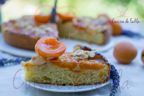 Gâteau aux abricots et à la lavande