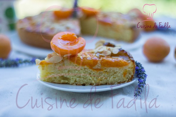 Gâteau aux abricots et à la lavande