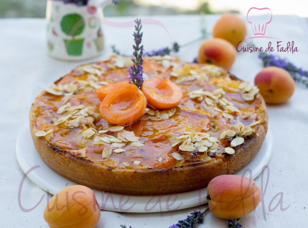 Gâteau aux abricots et à la lavande